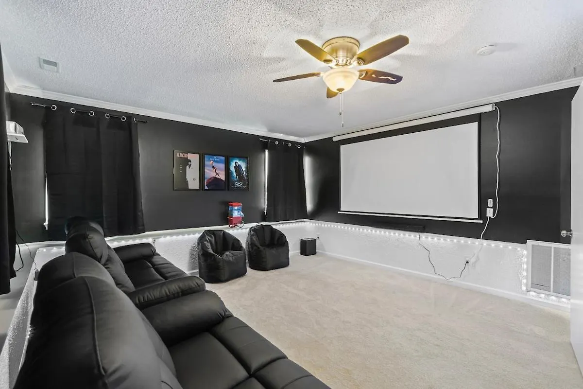 Apartman 3Br Gem! Home Theater With Large Yard! 5 Miles To Airport And Uptown! Free Parking! Pets Ok! Charlotte