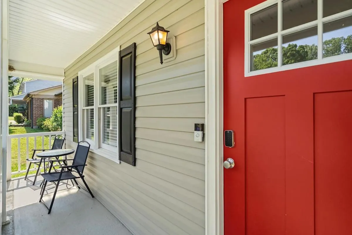 3Br Gem! Home Theater With Large Yard! 5 Miles To Airport And Uptown! Free Parking! Pets Ok! Charlotte Apartman