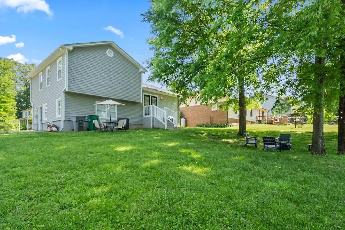 3Br Gem! Home Theater With Large Yard! 5 Miles To Airport And Uptown! Free Parking! Pets Ok! Charlotte