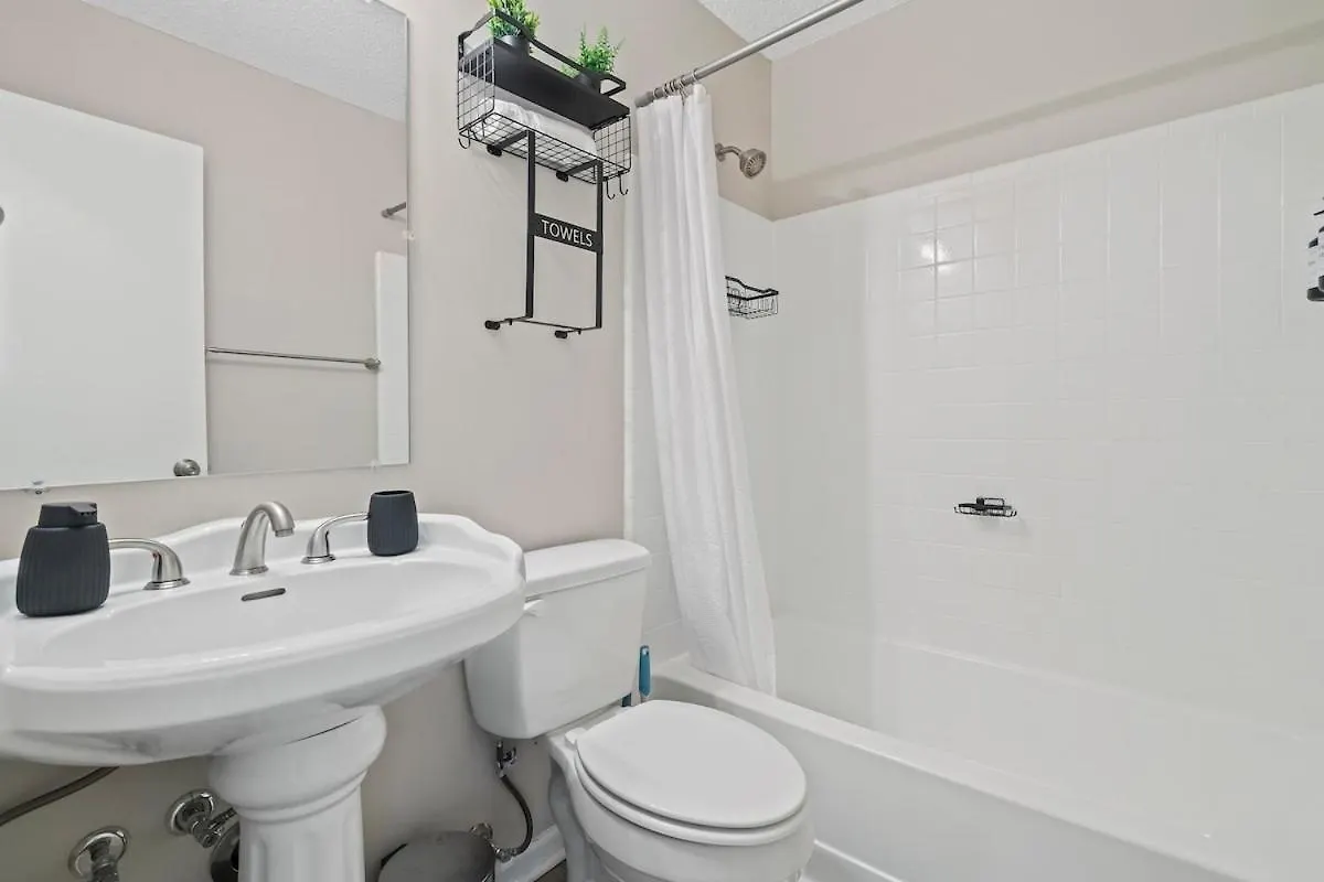 Apartman 3Br Gem! Home Theater With Large Yard! 5 Miles To Airport And Uptown! Free Parking! Pets Ok! Charlotte Amerikai Egyesült Államok
