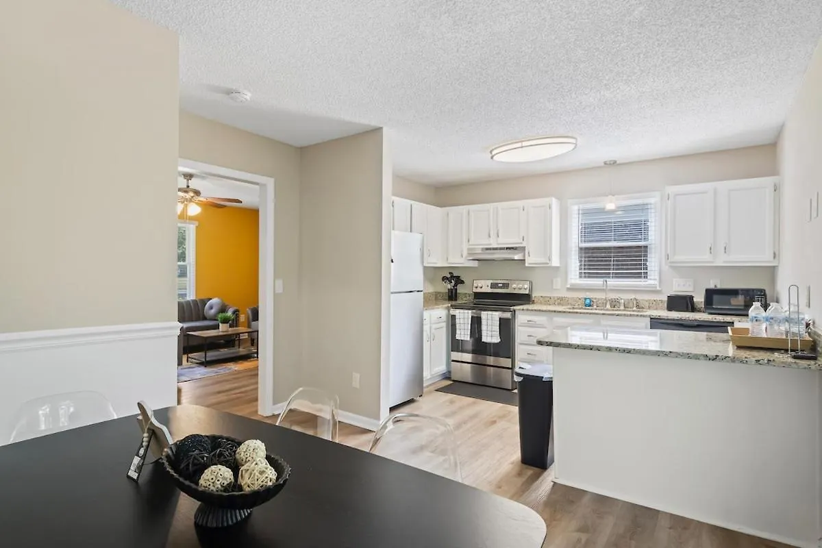 Apartman 3Br Gem! Home Theater With Large Yard! 5 Miles To Airport And Uptown! Free Parking! Pets Ok! Charlotte