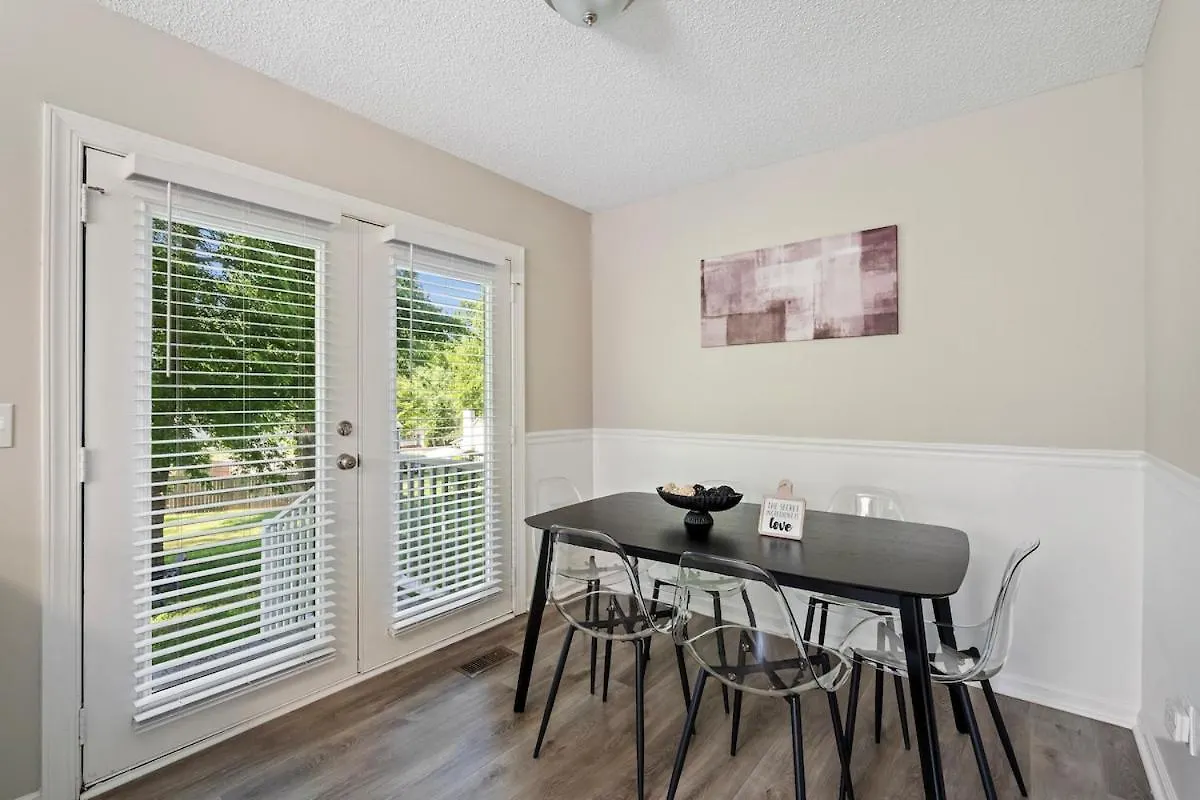 3Br Gem! Home Theater With Large Yard! 5 Miles To Airport And Uptown! Free Parking! Pets Ok! 夏洛特